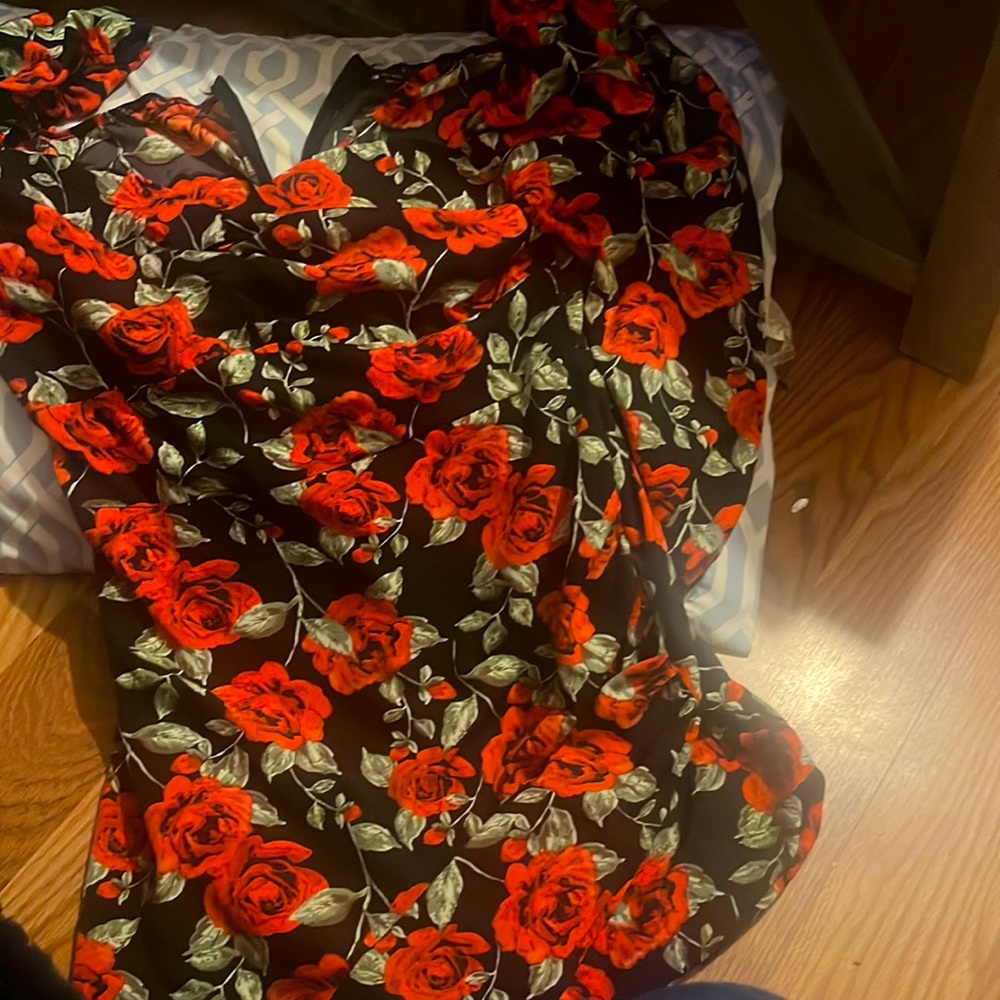 Selling a rose dress. Unknown brand size small